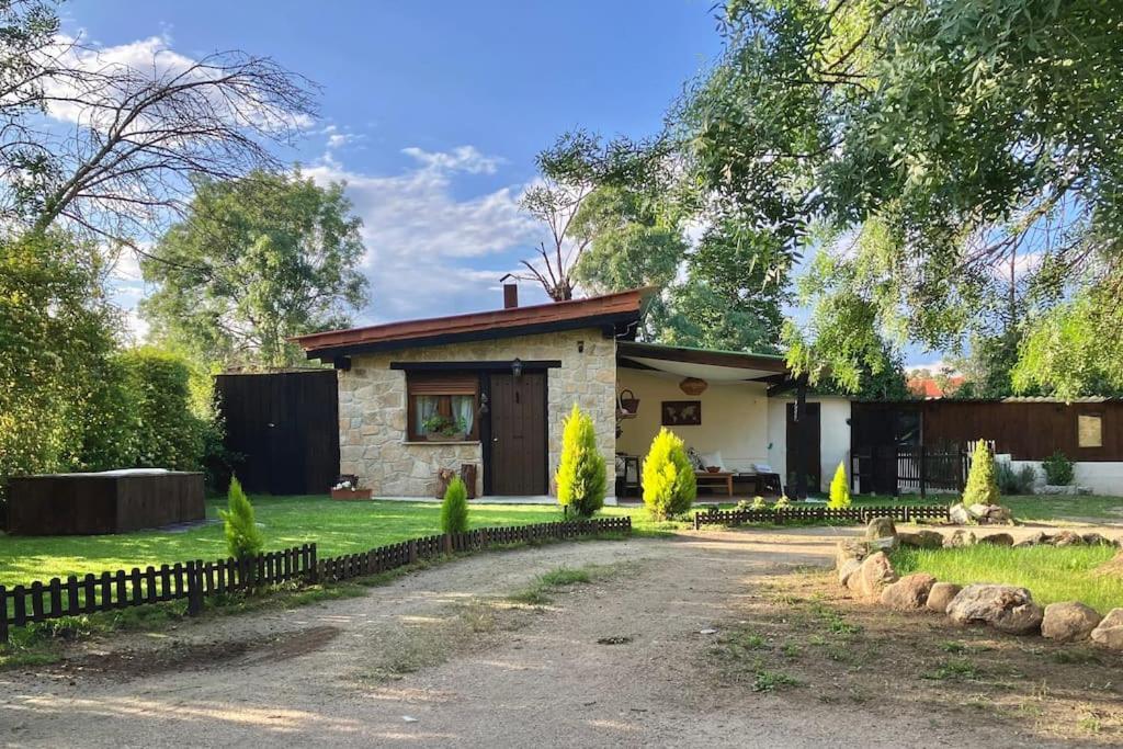 Casita Rural De Campo Con Jardin Privado El Berrueco