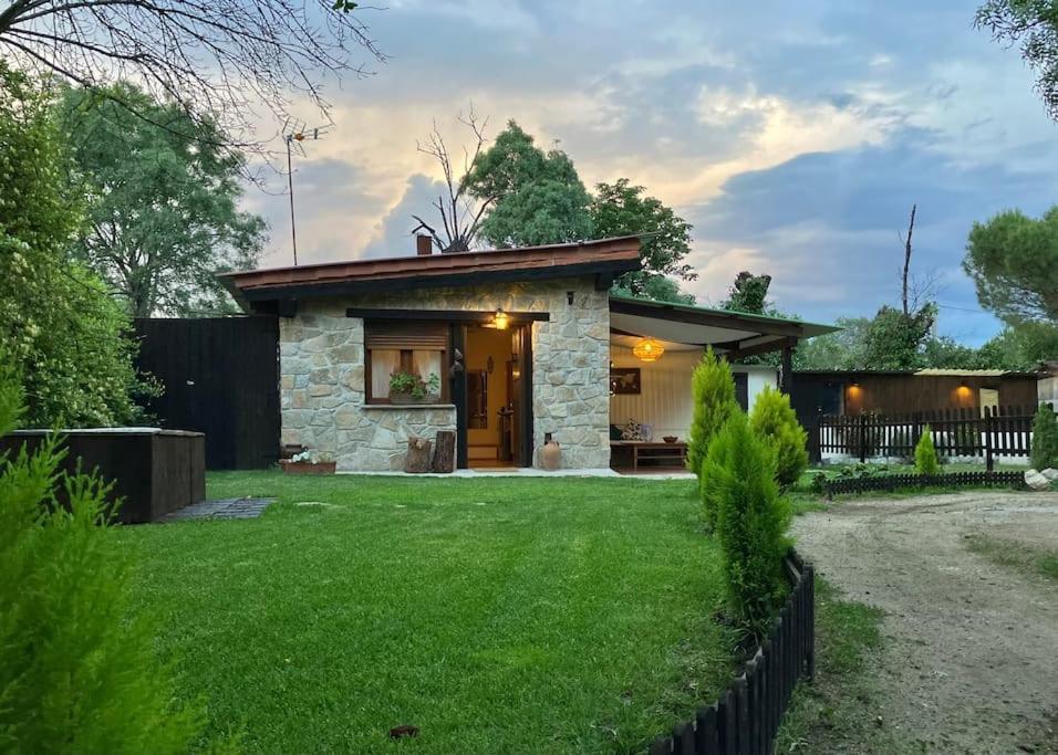 Casita Rural De Campo Con Jardin Privado